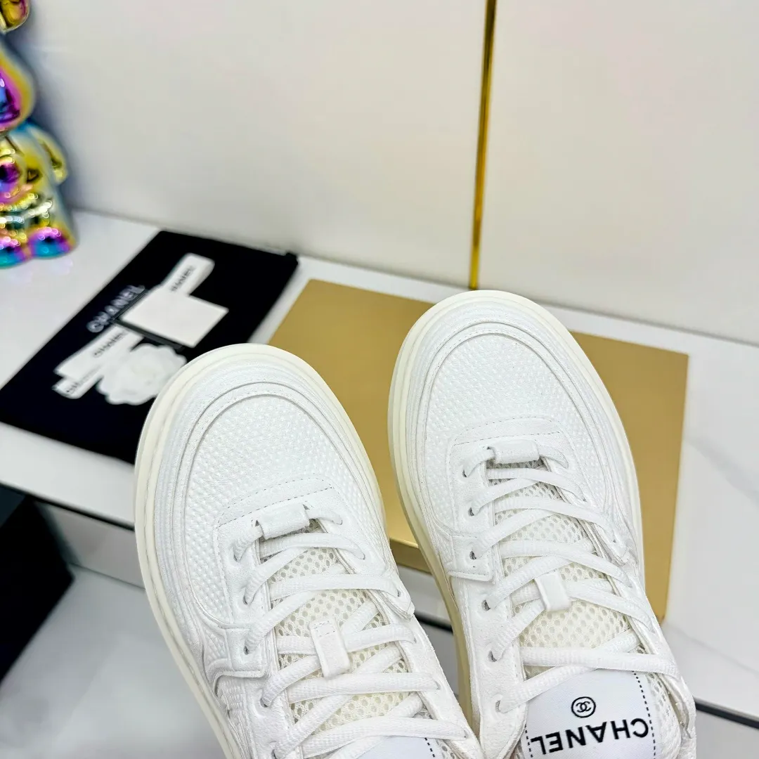 👟👟Ex-factory price 680👟👟 Upgraded version, upgraded version, upgraded version! No rebuttal accepted! ! ! ! Chanel Chanel panda shoes! 2025 counter's top casual sports shoes. This classic design; the upper is electro-embroidered with a variety of techniques; the outsole is fashionable and sporty; the unusual inclusion of a variety of color matching elements... The diversified mix and match is very good-looking and versatile, and can be used for leisure, fashion, sports, and outdoor... ꫛꫀꪝ Go➫ Materials: ❶Upper made of: original imported first-layer silk cowhide + original waterproof cloth + original first-layer cowhide ❷Inner lining: Original Yangli+Net ❸Outsole based on: Original TPU combination outsole Counter boutique packaging complete set for women 35–41 👉 👉 👉 👉 👉 👉 👉